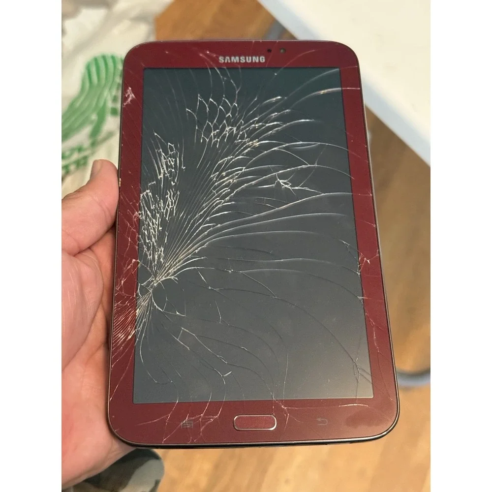 Samsung Galaxy Tab 3 SM-T210R 8GB, Wi-Fi, 7in - Red , ( No Power) Crack Screen